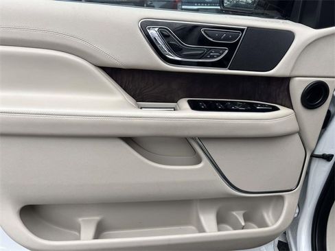 Used 2020 Lincoln Navigator Reserve w/ Equipment Group 208A Reserve image 16