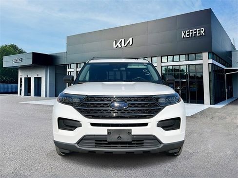 Used 2022 Ford Explorer XLT image 3