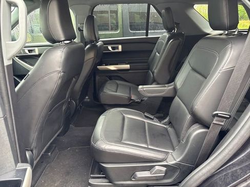 Used 2023 Ford Explorer XLT w/ Equipment Group 202A AWD/4WD image 9