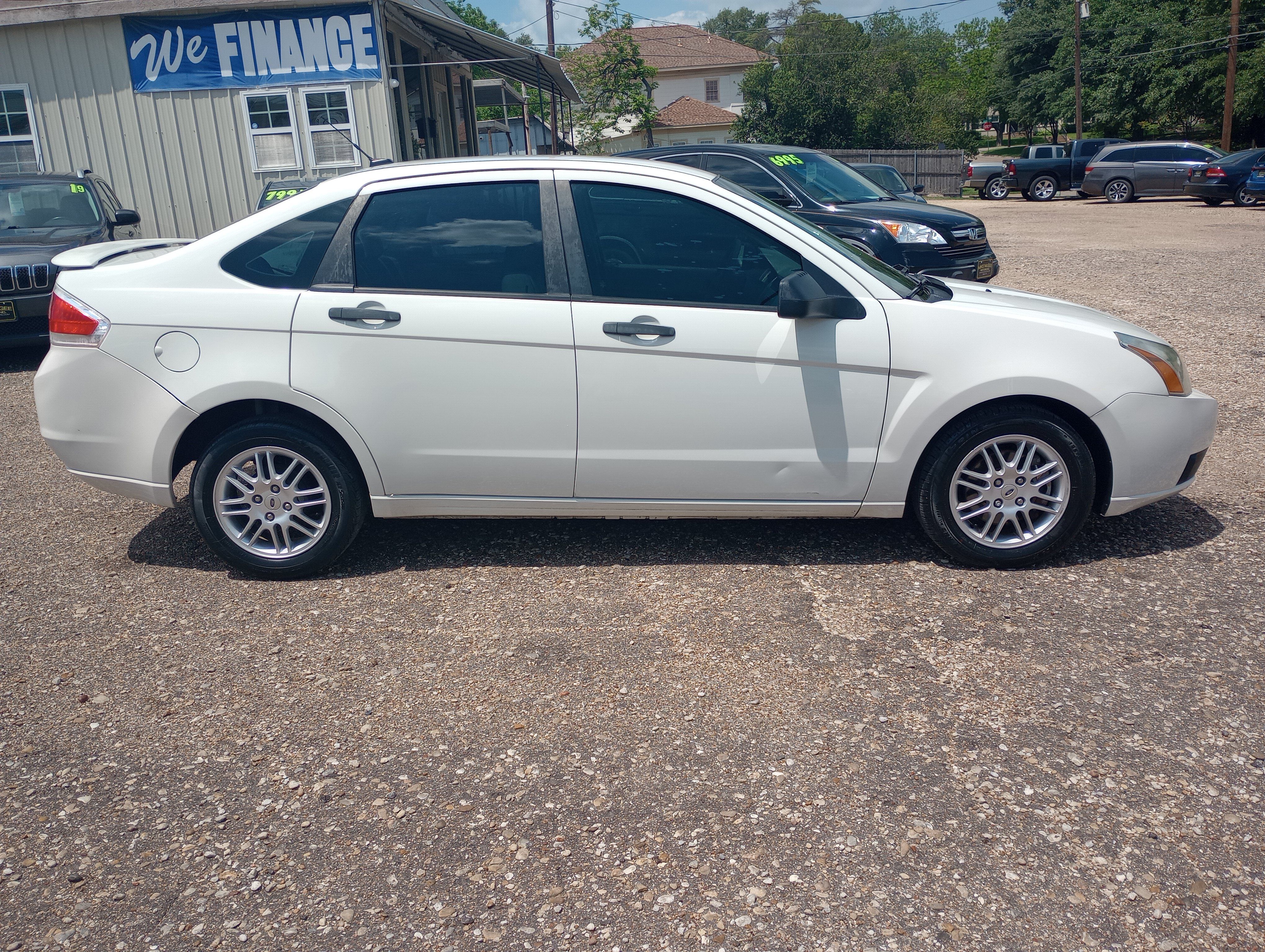 Used 2010 Ford Focus SE FWD image 8