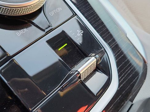 Used 2025 BMW X7 xDrive40i w/ M Sport Package image 26