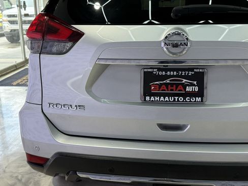 Used 2020 Nissan Rogue SV image 10