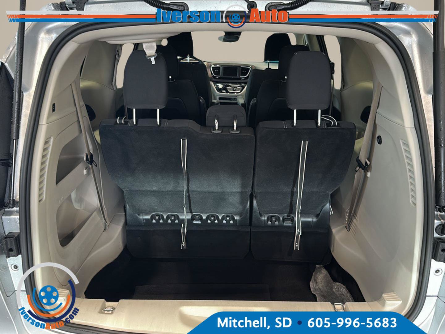 Used 2023 Chrysler Voyager LX FWD image 28