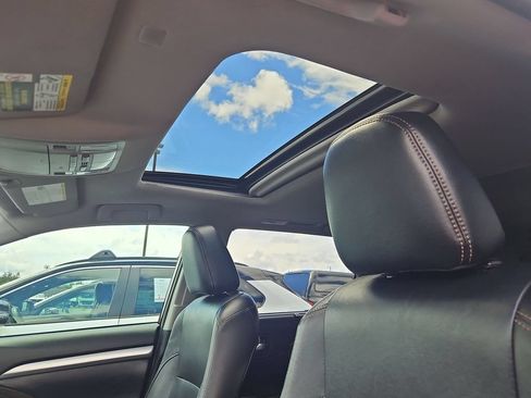 Used 2019 Toyota Highlander XLE AWD/4WD image 34