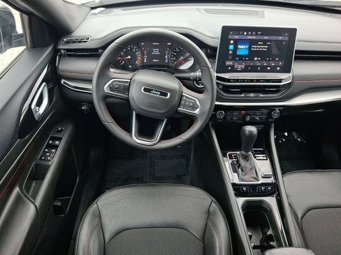 Used 2025 Jeep Compass Trailhawk AWD/4WD image 21