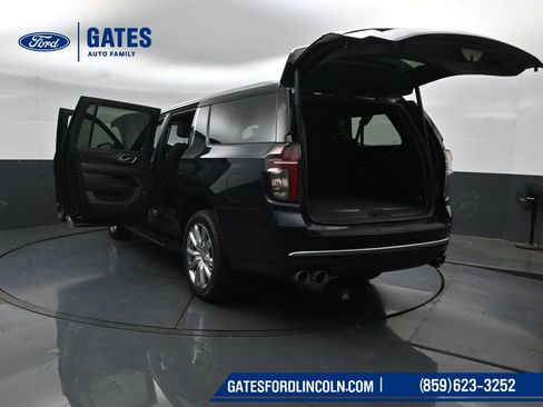 Used 2022 Chevrolet Suburban High Country AWD/4WD image 61