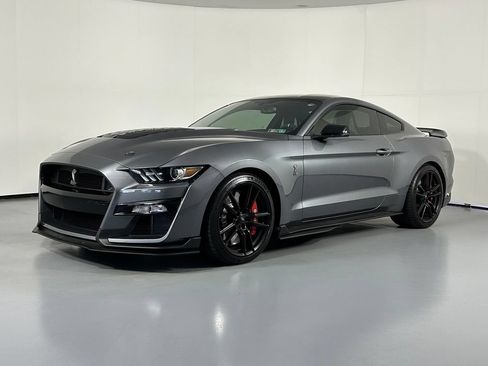 Used 2021 Ford Mustang Shelby GT500 w/ Technology Package RWD image 3