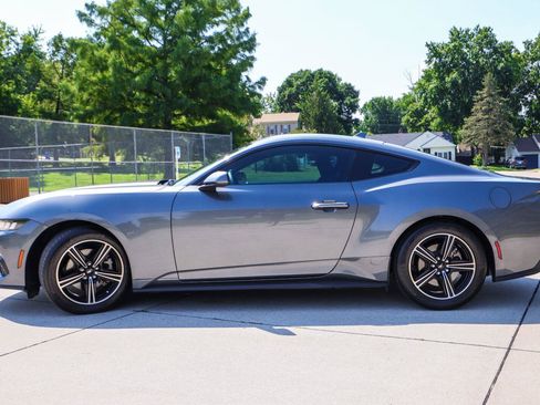 Used 2024 Ford Mustang Coupe RWD image 4