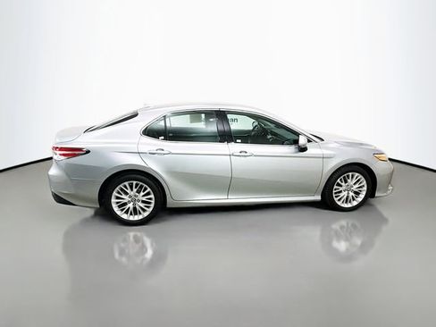 Used 2020 Toyota Camry XLE image 8