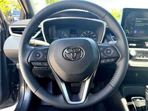 Used 2025 Toyota Corolla SE image 13