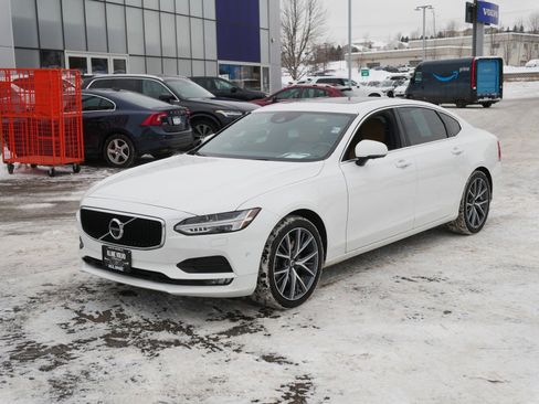 Used 2018 Volvo S90 T6 Momentum w/ Convenience Package image 3