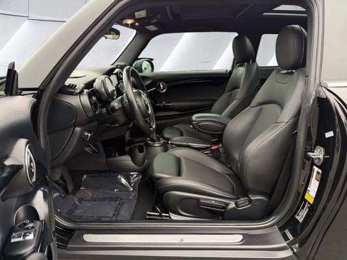 Used 2017 MINI Cooper S image 6