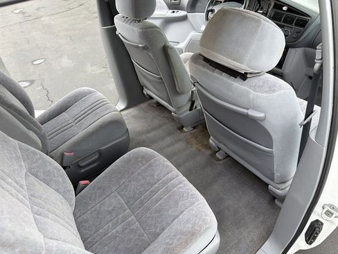 Used 1998 Toyota Sienna LE image 41