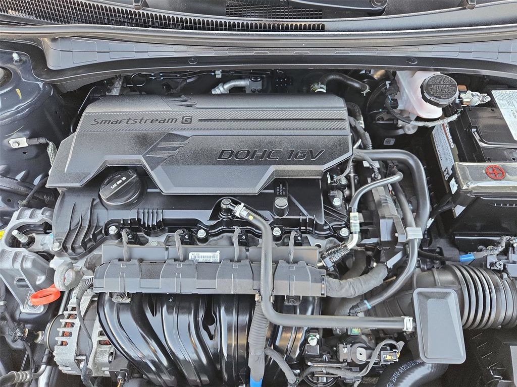 Used 2022 Hyundai Elantra SE w/ Cargo Package FWD image 19