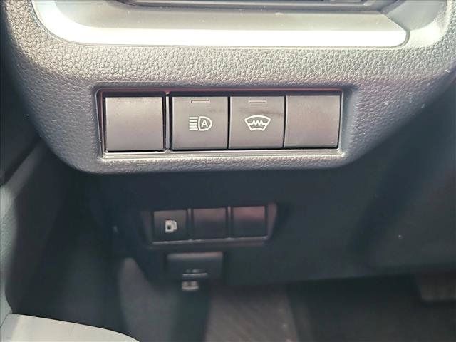 Used 2025 Toyota Prius LE FWD image 17