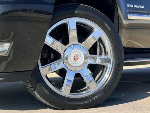 Used 2012 Cadillac Escalade Luxury image 54
