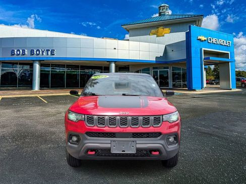 Used 2025 Jeep Compass Trailhawk AWD/4WD image 9