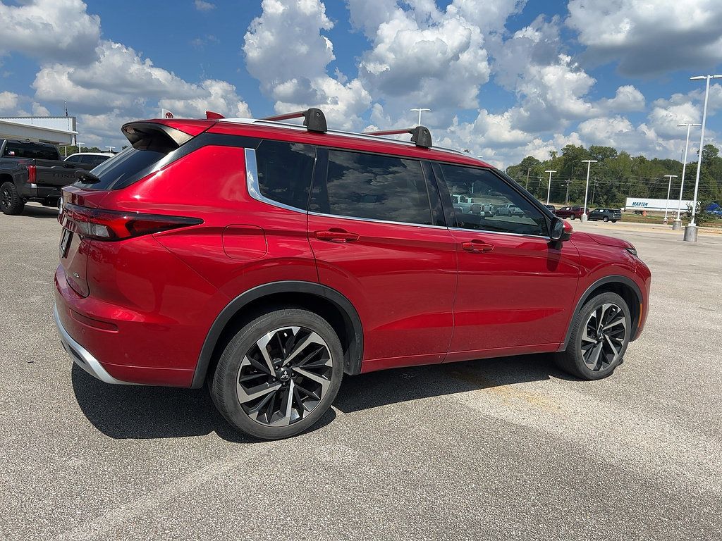 Used 2023 Mitsubishi Outlander SEL FWD image 2