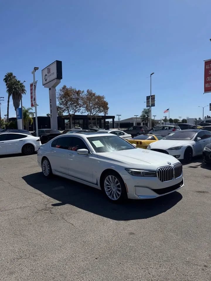 Used 2020 BMW 740i xDrive w/ Premium Package AWD/4WD image 2