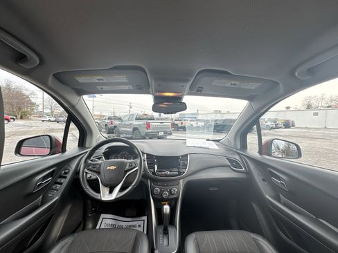 Used 2022 Chevrolet Trax LT w/ LT Convenience Package image 21