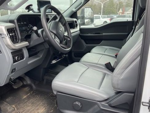 Used 2024 Ford F250 XL w/ XL Chrome Package image 3