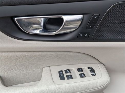 Used 2020 Volvo V60 T5 Cross Country w/ Protection Package Premier image 25