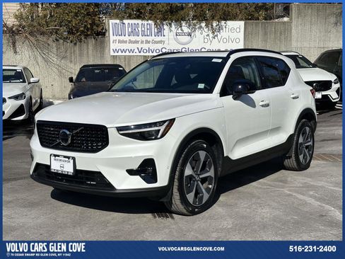 Used 2026 Volvo XC40 B5 Plus w/ Protection Package Premier image 7