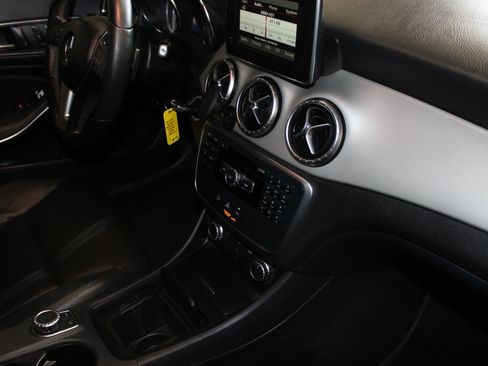 Used 2014 Mercedes-Benz CLA 250 image 24