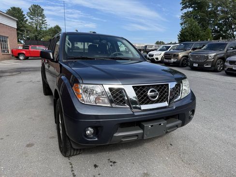 Used 2018 Nissan Frontier SV w/ Value Truck Package AWD/4WD image 3