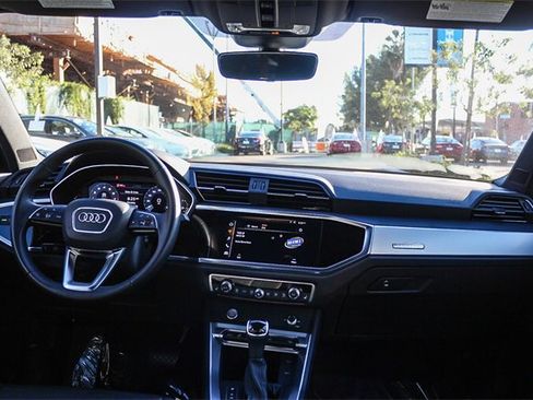 Used 2020 Audi Q3 2.0T Premium w/ Convenience Package image 18