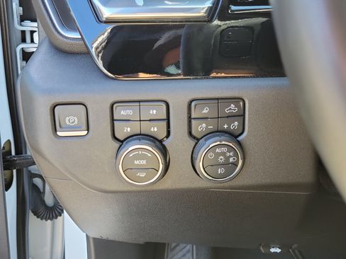 Used 2024 Chevrolet Silverado 2500 LT AWD/4WD image 26