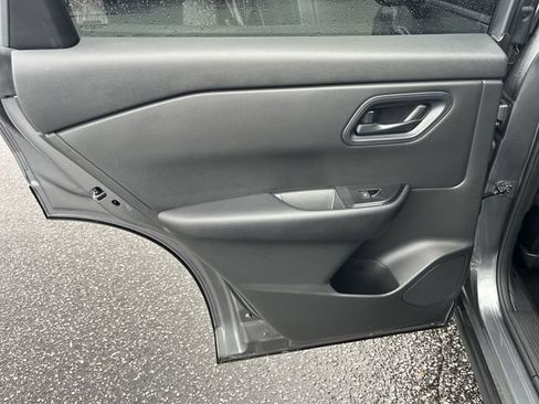 Used 2024 Nissan Rogue S image 31