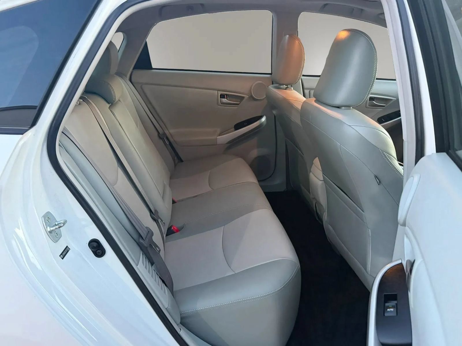 Used 2012 Toyota Prius Four w/ Deluxe Solar Roof Pkg FWD image 18