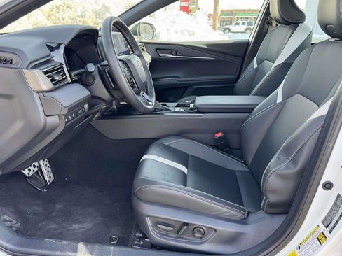 Used 2025 Toyota Camry SE image 19