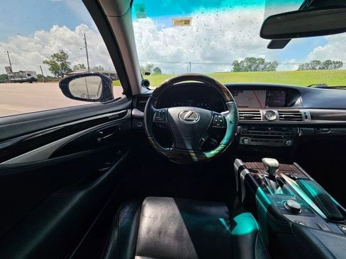 Used 2015 Lexus LS 460 w/ Comfort Package RWD image 13