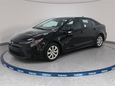 Certified 2025 Toyota Corolla LE image 1