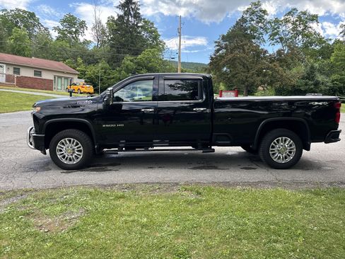 Used 2022 Chevrolet Silverado 2500 High Country w/ Z71 Off-Road Package AWD/4WD image 7