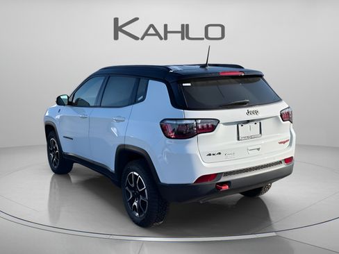 Used 2026 Jeep Compass Trailhawk AWD/4WD image 2