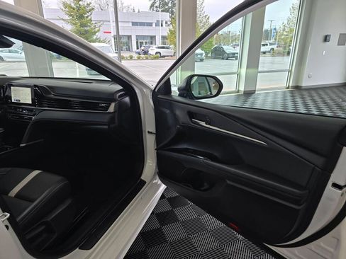 Used 2025 Toyota Camry SE image 43