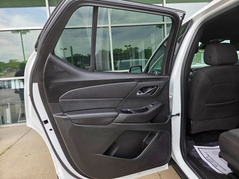 Used 2022 Chevrolet Traverse LT w/ Midnight/Sport Edition image 46