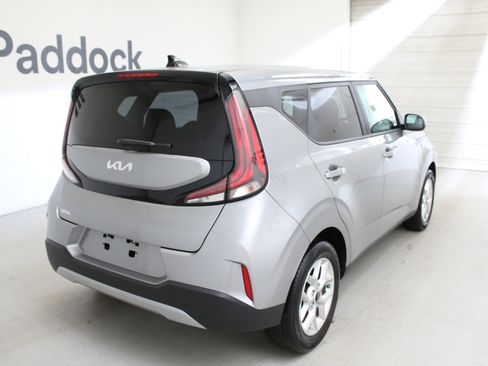 Used 2023 Kia Soul LX w/ LX Technology Package FWD image 9