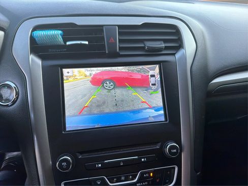 Used 2017 Ford Fusion SE w/ Equipment Group 201A FWD image 30