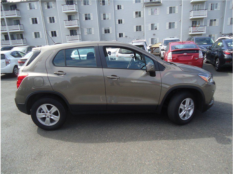 Used 2021 Chevrolet Trax LS AWD/4WD image 5