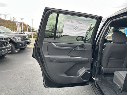 New 2026 GMC Acadia Elevation image 27