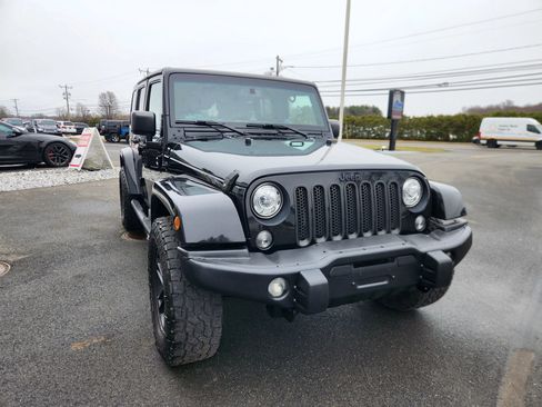 Used 2017 Jeep Wrangler Unlimited Sahara AWD/4WD image 27