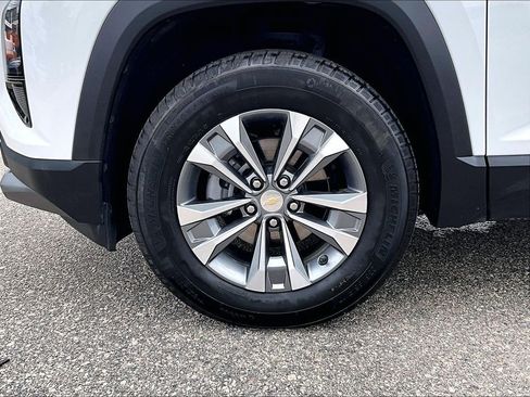 Used 2026 Chevrolet Equinox LT AWD/4WD image 7