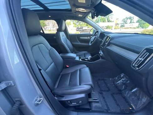 Used 2025 Volvo XC40 B5 Plus AWD/4WD image 15