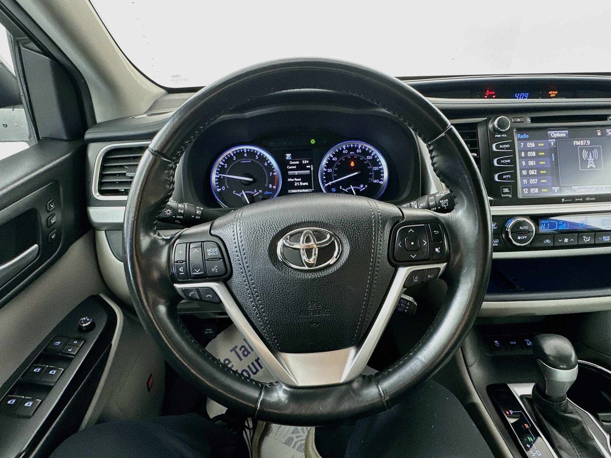Used 2019 Toyota Highlander Limited w/ Carpet Mat Package (TMS) AWD/4WD image 11