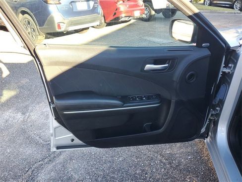 Used 2023 Dodge Charger SXT image 9
