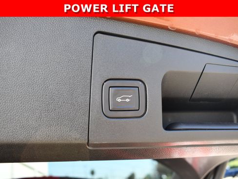 Used 2021 Cadillac XT4 Premium Luxury image 8